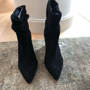 Suede Schutz Boots